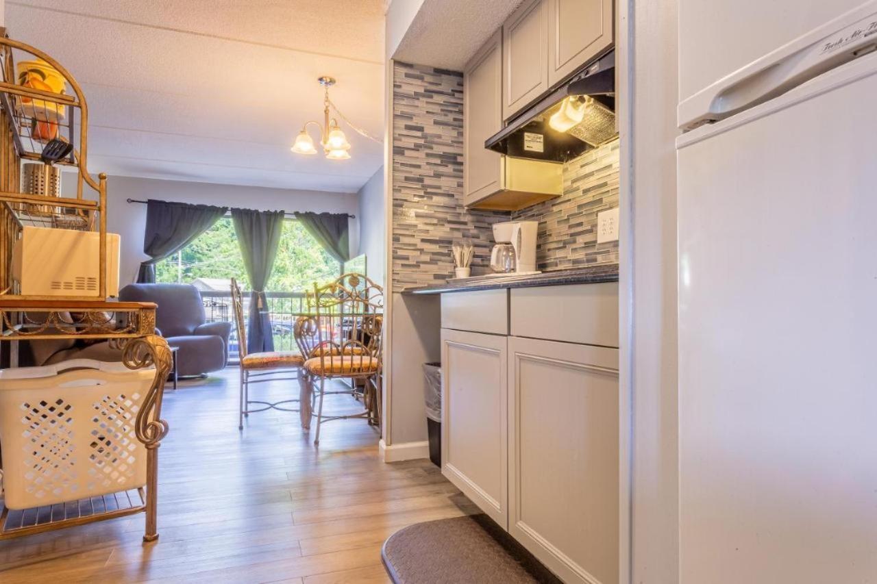Family Bear Condos, Full King Suite, Kitchen, Pool Access Unit 103 Gatlinburg Luaran gambar