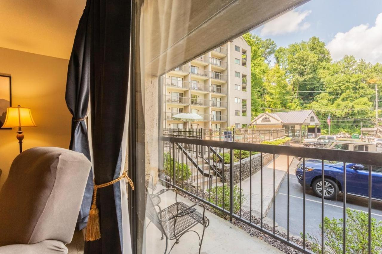 Family Bear Condos, Full King Suite, Kitchen, Pool Access Unit 103 Gatlinburg Luaran gambar